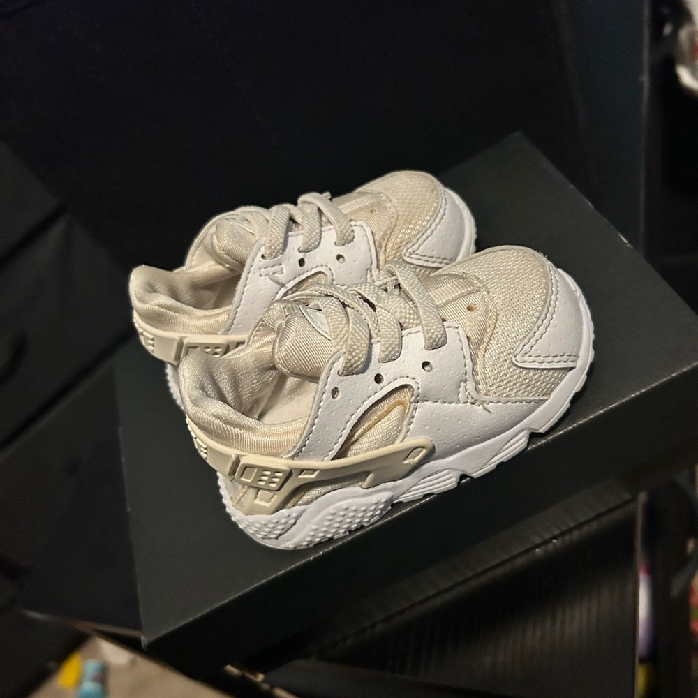 Toddler shoes 4C